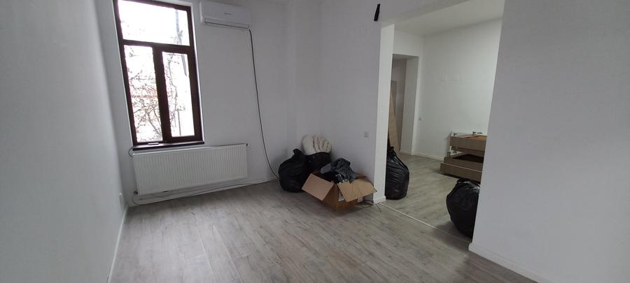 Birou, de 87 mp, în Calea Călărașilor