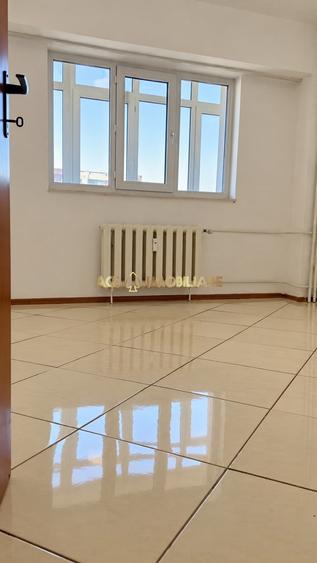 Apartament cu 3 camere semidecomandat, mobilat în Ștefan cel Mare