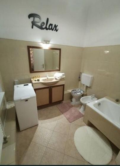Apartament cu 4 camere în Medicină