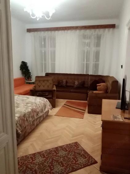 Apartament cu 4 camere decomandat în Central