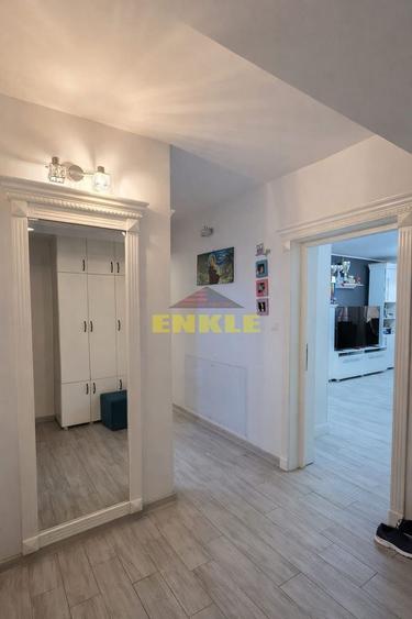Apartament cu 4 camere decomandat, mobilat în Ultracentral