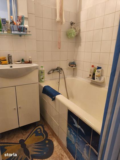Apartament cu 3 camere semidecomandat în Crângași