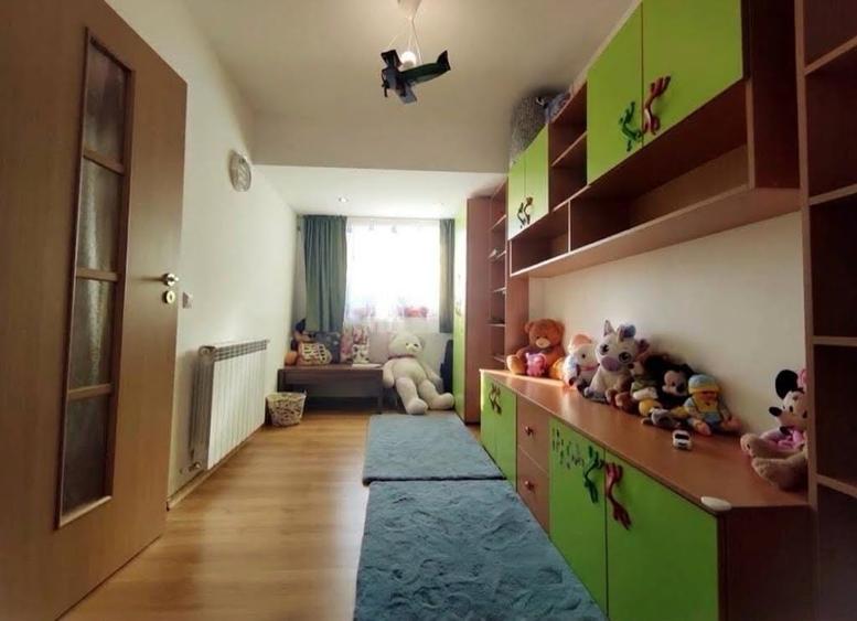Apartament cu 3 camere decomandat în Lotrioara