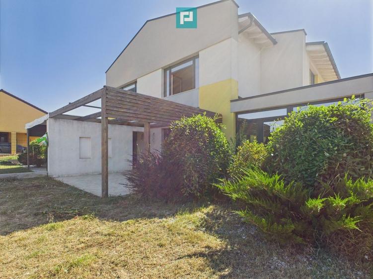 Duplex cu 5 camere cu Canalizare în Giarmata