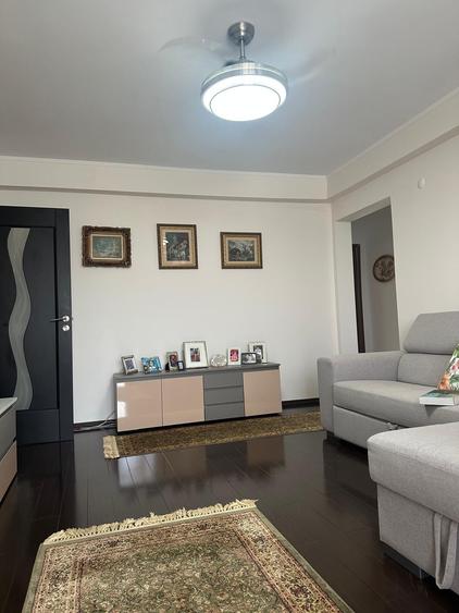 Apartament cu 3 camere semidecomandat în Ștefan cel Mare