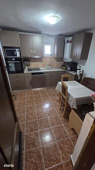 Casă cu 5 camere cu Teren 154 Mp în Central