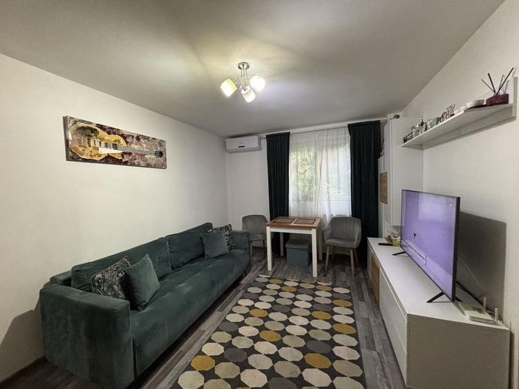 Apartament cu 2 camere semidecomandat în Gorjului