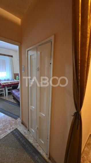 Apartament cu 2 camere semidecomandat, mobilat în Sebeș