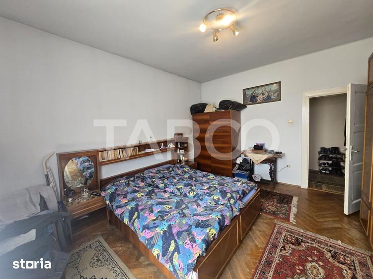 Apartament cu 5 camere decomandat în Terezian