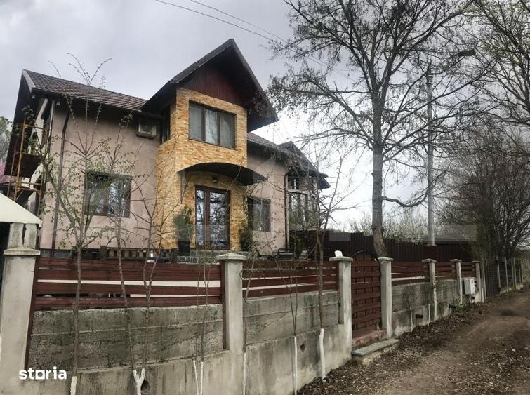 Casă cu 4 camere cu Teren 774 Mp în Central