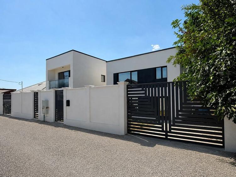 Casă individuală cu 3 camere cu Teren 240 Mp în Costi