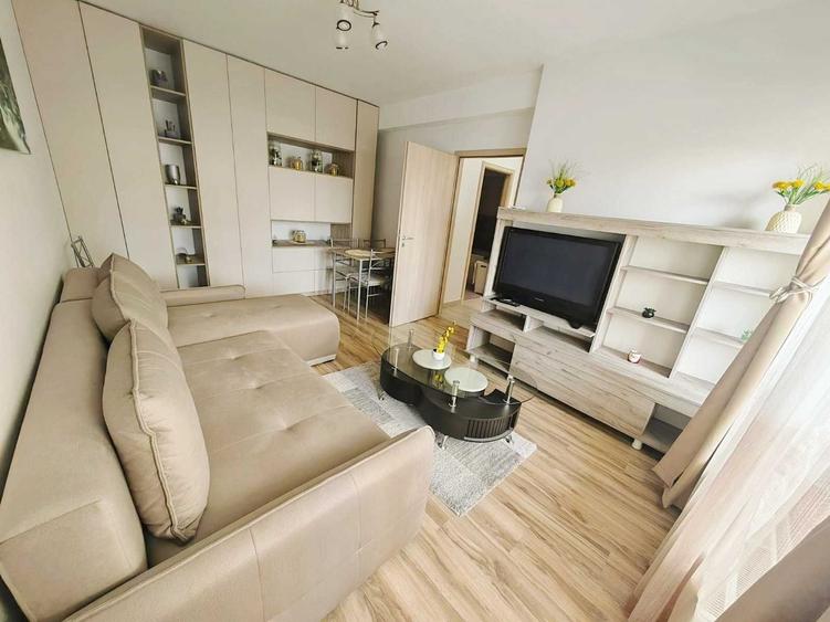 Apartament cu 2 camere decomandat în Tractorul
