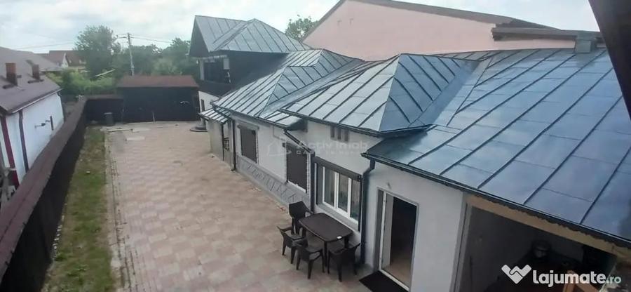 Casă cu 8 camere cu Teren 653 Mp în Central
