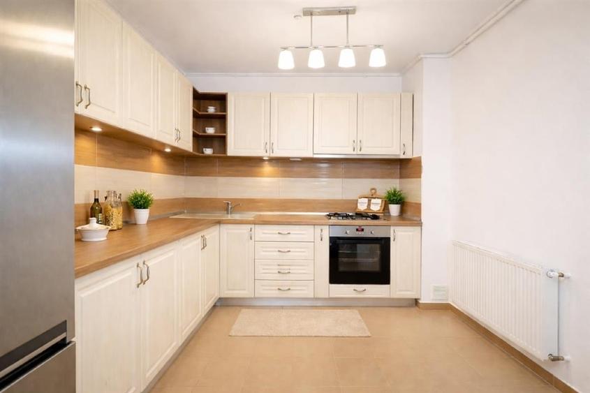 Apartament cu 2 camere decomandat, mobilat în Tractorul