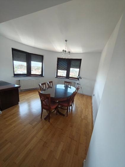Apartament cu 3 camere decomandat în Moșilor
