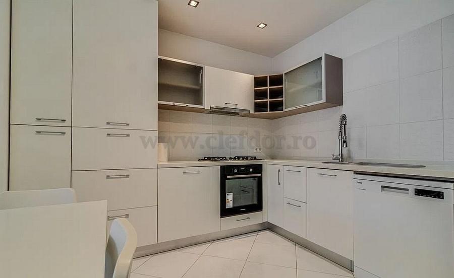 Apartament cu 3 camere decomandat, mobilat în Pipera