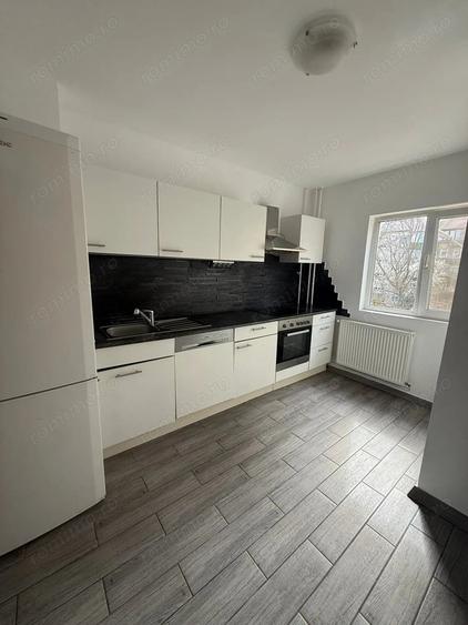 Apartament cu 3 camere decomandat în Soarelui