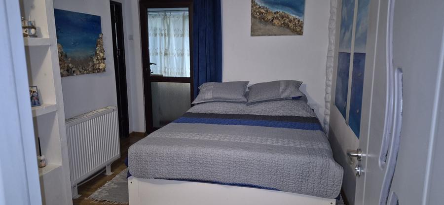 Proprietar vand apartament decomandat 3 camere (configurat in prezent cu 4 camere ), 79,22 mp utili, bloc tip vila Bistrita Lac - 3