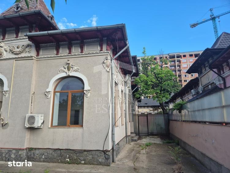 Casă cu 10 camere cu Teren 750 Mp în Pieptănari