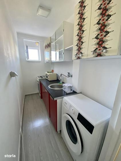 Apartament cu 3 camere semidecomandat în Ciupercenii Noi