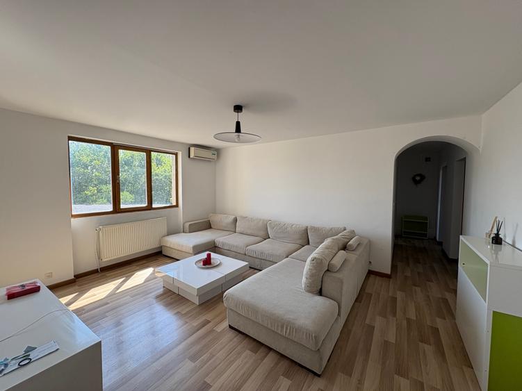 Apartament cu 3 camere decomandat, mobilat în Magheru