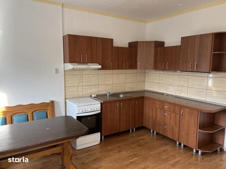 Casă cu 3 camere decomandat în Ștefan cel Mare