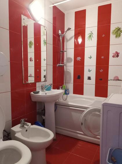 Apartament cu 3 camere decomandat în Libertății
