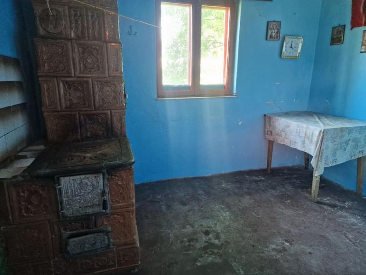 Casă cu 4 camere cu Teren 400 Mp în Călinești