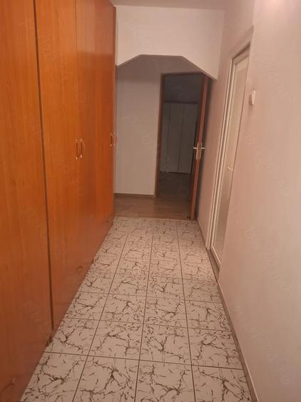 Apartament cu 2 camere decomandat în Lacul Tei