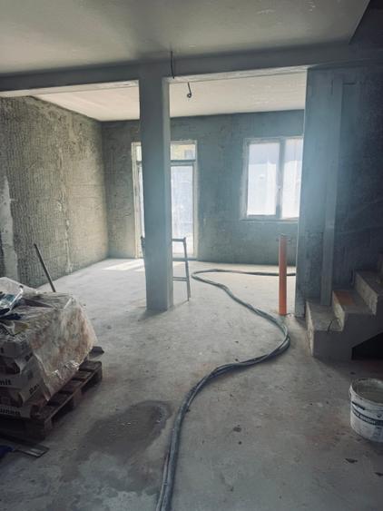 Duplex cu 4 camere cu Canalizare în Dumbrăvița