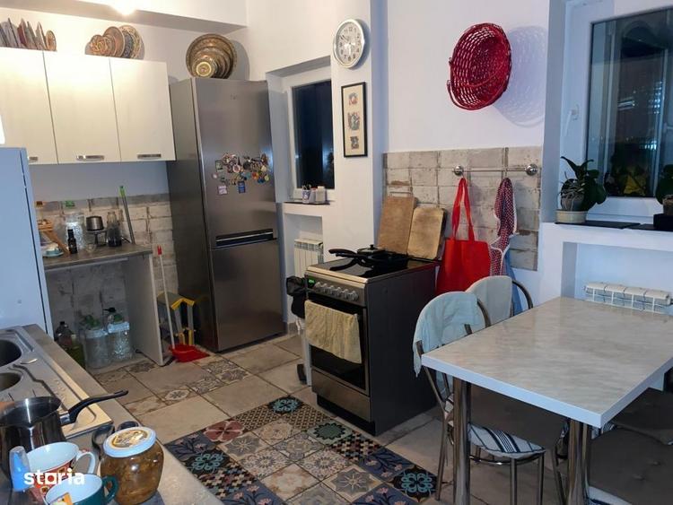 Apartament cu 4 camere semidecomandat în Universitate