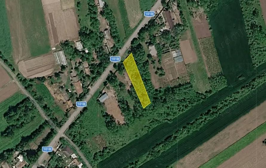 Teren de 900 mp, în Nuci