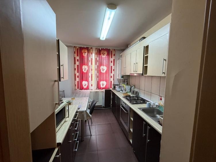 Apartament cu 3 camere decomandat, mobilat în Drumul Taberei