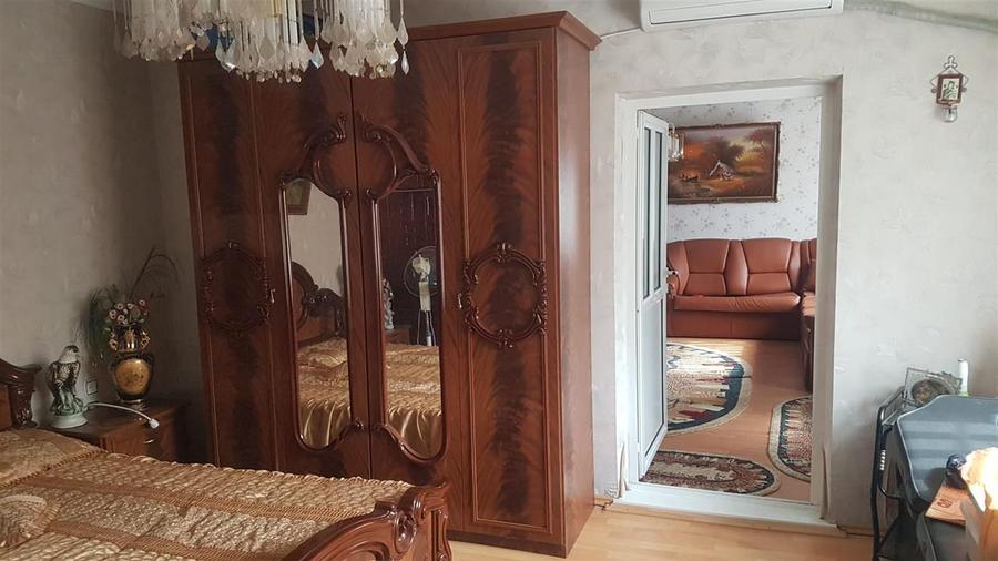 Casă cu 5 camere cu Teren 250 Mp în Chercea
