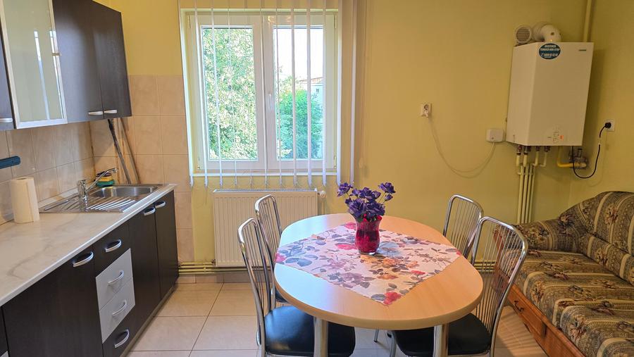 Apartament cu 21 camere decomandat în Bălcescu