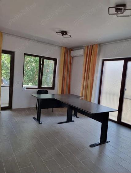 Apartament cu 4 camere semidecomandat în Ultracentral