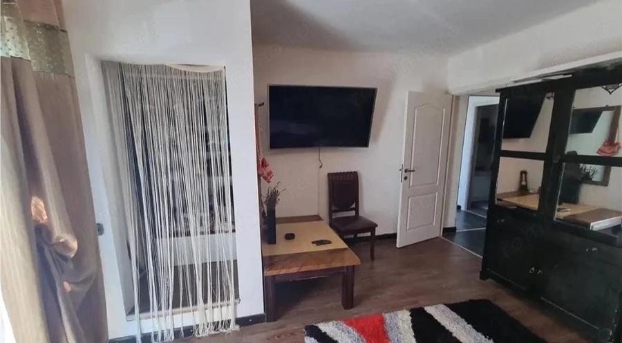 Casă cu 5 camere cu Teren 300 Mp în IAR