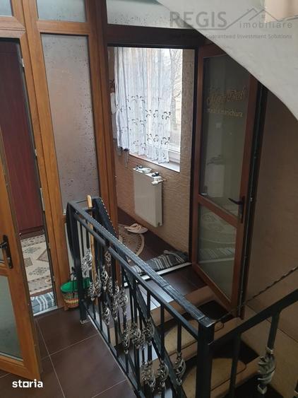 Casă cu 8 camere cu Teren 400 Mp în Central