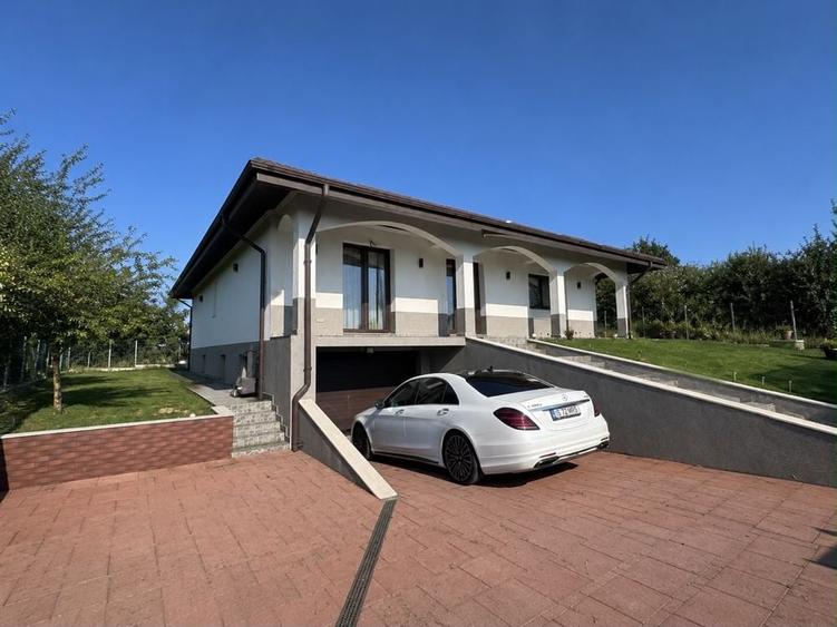 Casă cu 2 camere în Păun