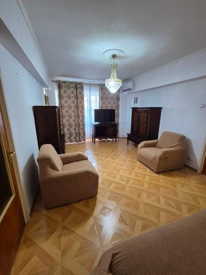 Apartament cu 3 camere decomandat, mobilat în Berceni