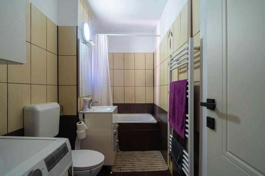 Apartament cu 5 camere decomandat, mobilat în Aurel Vlaicu