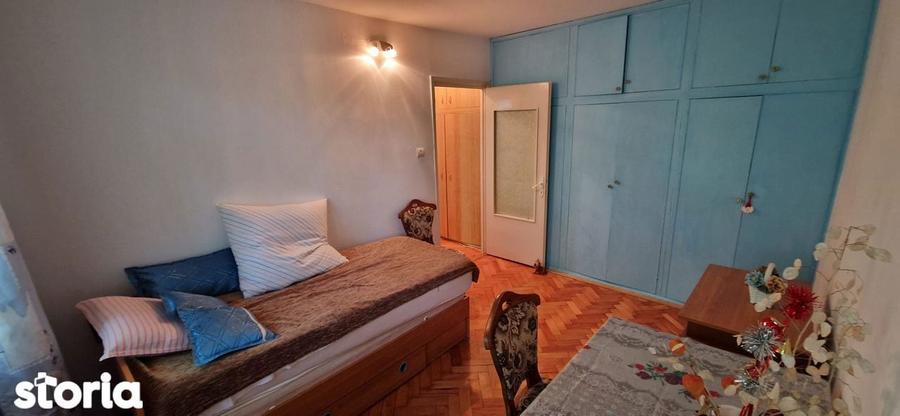 Apartament cu 2 camere semidecomandat în Girocului