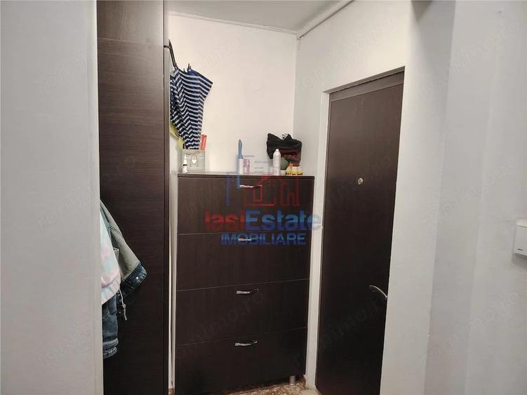 Apartament cu 3 camere decomandat în Filiași