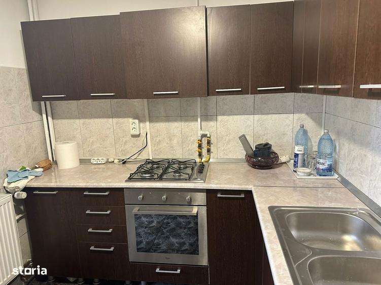 Apartament cu 3 camere decomandat în Mircea Vodă