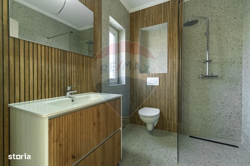 Casă cu 4 camere în Noua