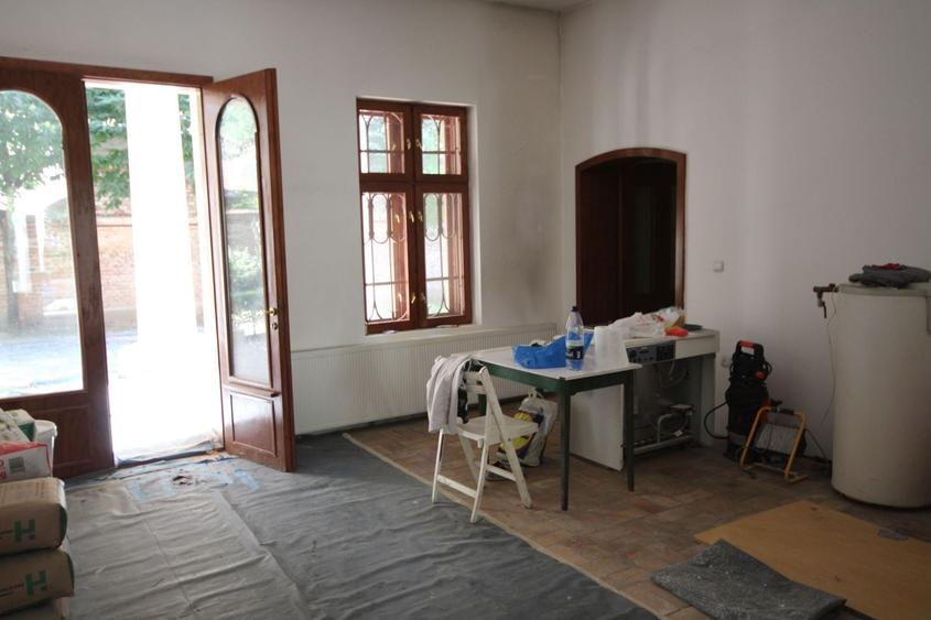 Casă individuală cu 6 camere cu Canalizare în Badea Cârțan