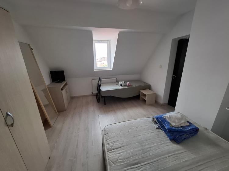 Apartament cu 7 camere decomandat în Central