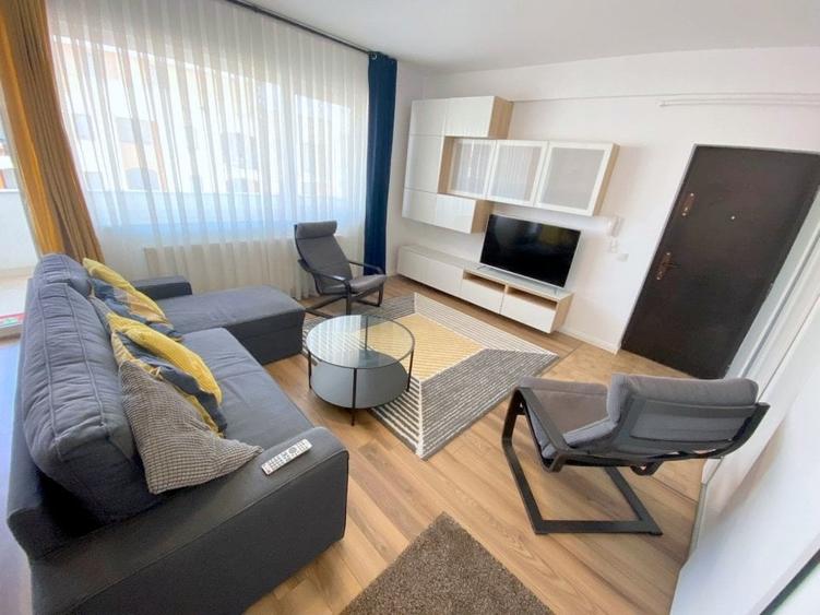 Apartament cu 2 camere semidecomandat, mobilat în Bună Ziua