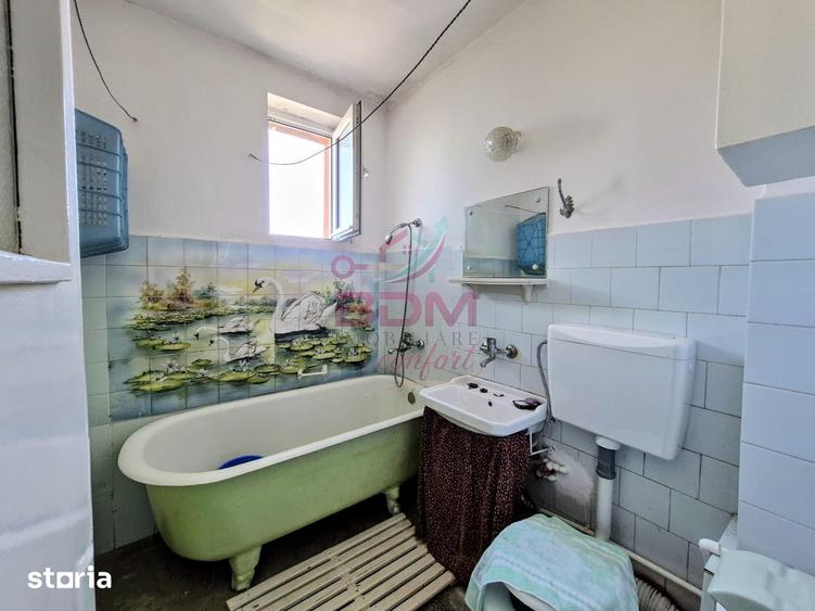 Apartament cu 3 camere semidecomandat în Micro 1