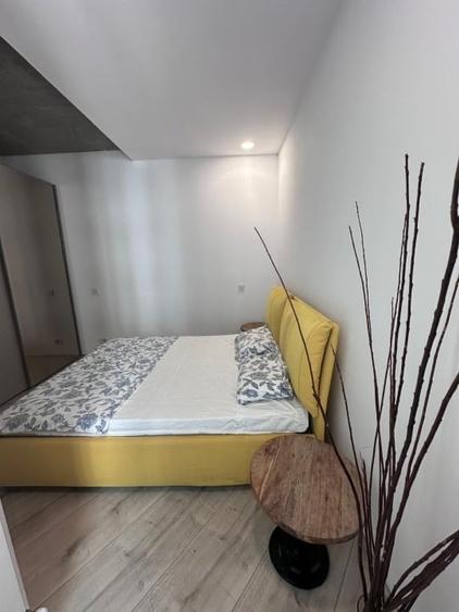 Apartament cu 2 camere semidecomandat, mobilat în Floreasca